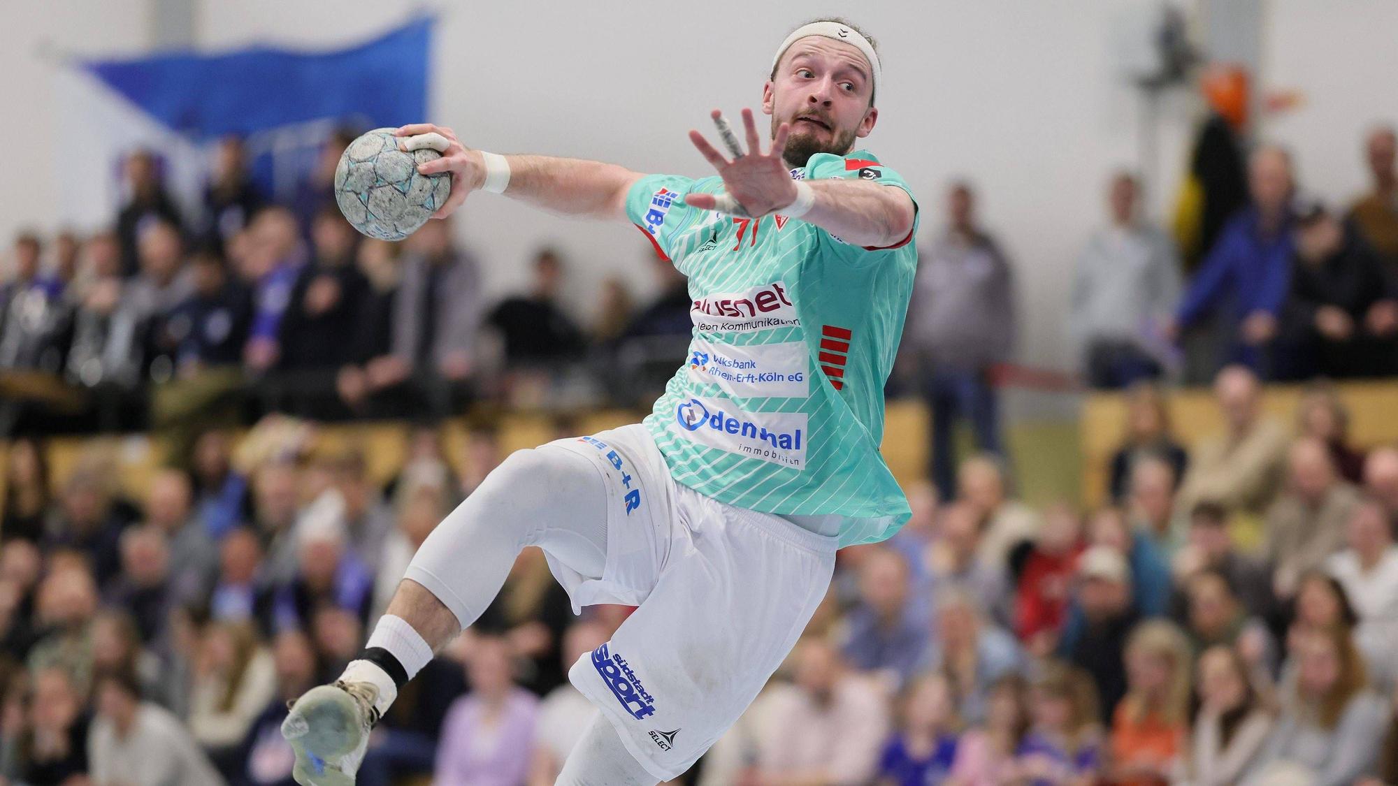 Deutschland - Kelkheim - Münster - 07.02.2026 / Handball - Hessen - 3. Liga - Staffel Süd-West - Herren Saison 2025/2026 20. Spieltag / TSG Münster blau - Longericher SC Köln ws / v.l. Jonas Kämper Longericher SC Köln - Nr. 77 TSG Münster - Longericher SC Köln *** Germany Kelkheim Münster 07 02 2026 Handball Hessen 3 Liga Staffel Süd West Herren Saison 2025 2026 20 Spieltag TSG Münster blau Longericher SC Köln ws v l Jonas Kämper Longericher SC Köln Nr 77 Sport TSG Münster Longericher SC Köln