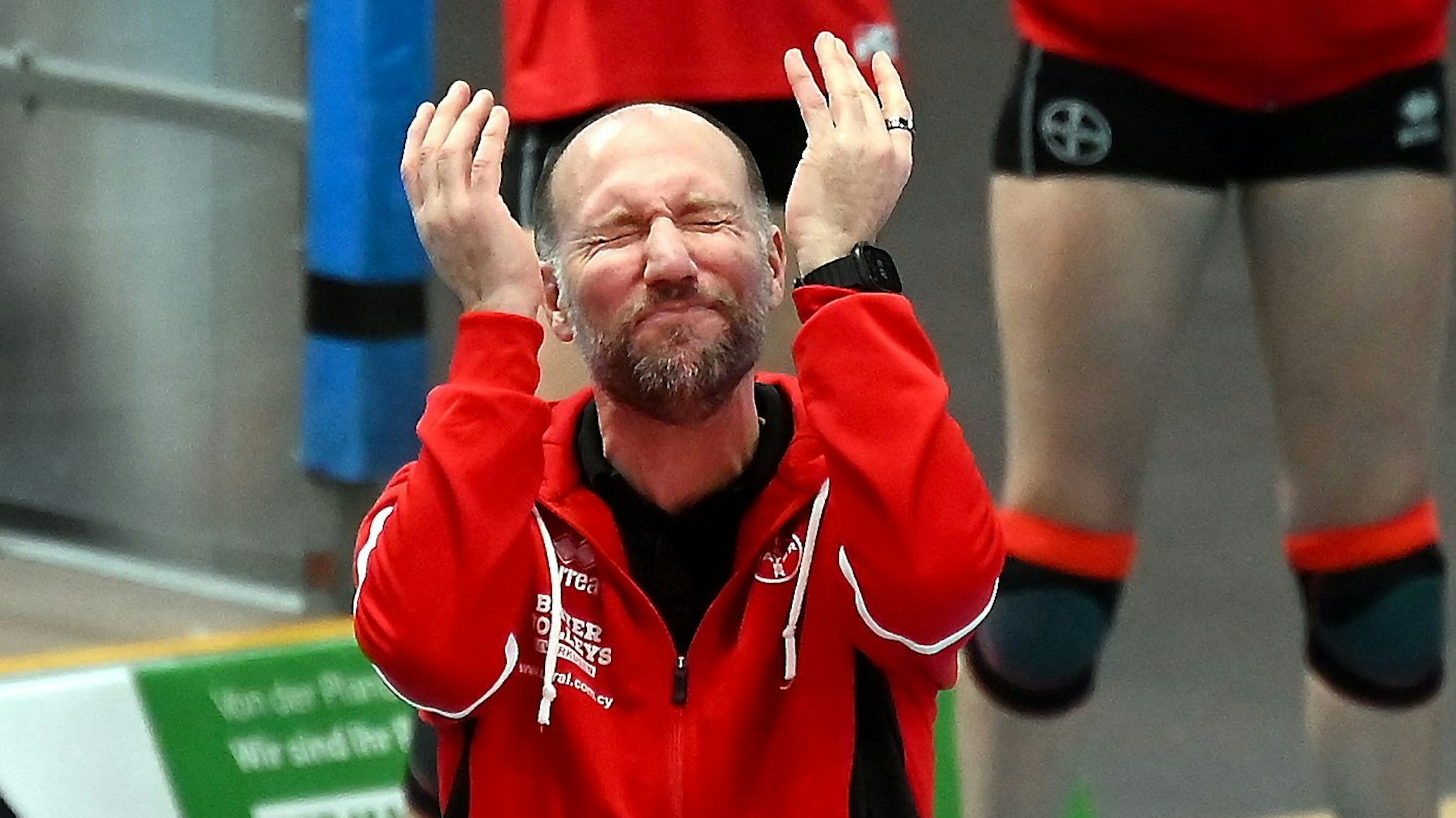 06.12.2025, Volleyball-Bayer Leverkusen-VFL Oythe
TR: Dirk Sauermann (Bayer)
Foto: Uli Herhaus