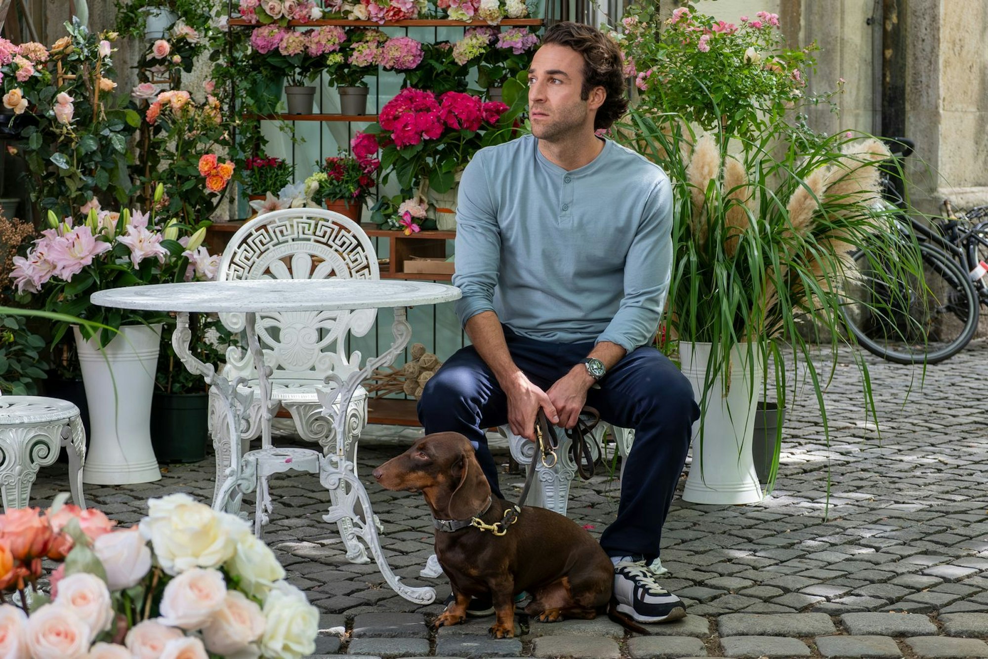 Yascha (Linus Schütz) ist auf der Suche nach der großen Liebe. (Bild: ZDF/Susanne Bernhard)