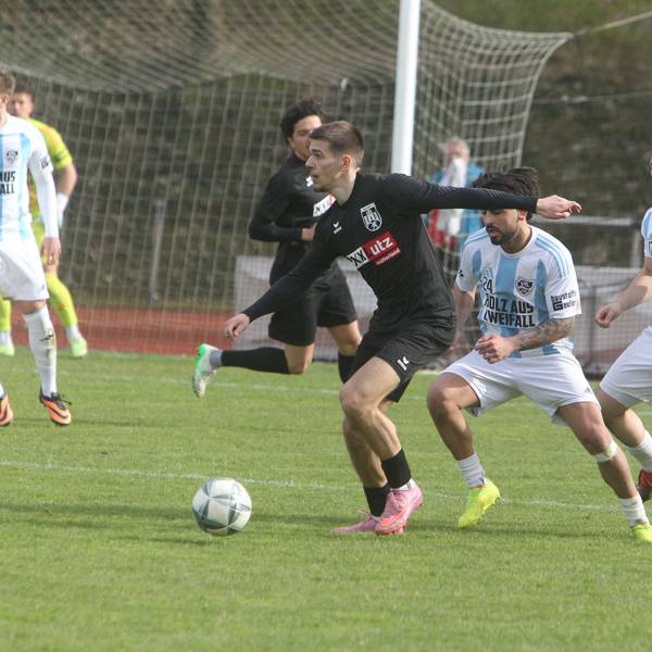 Saim Delkic (am Ball)