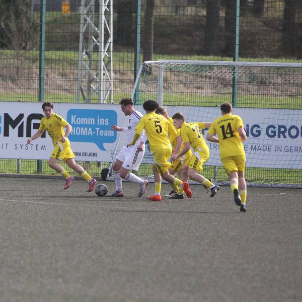 Marc Schneider (am Ball)
