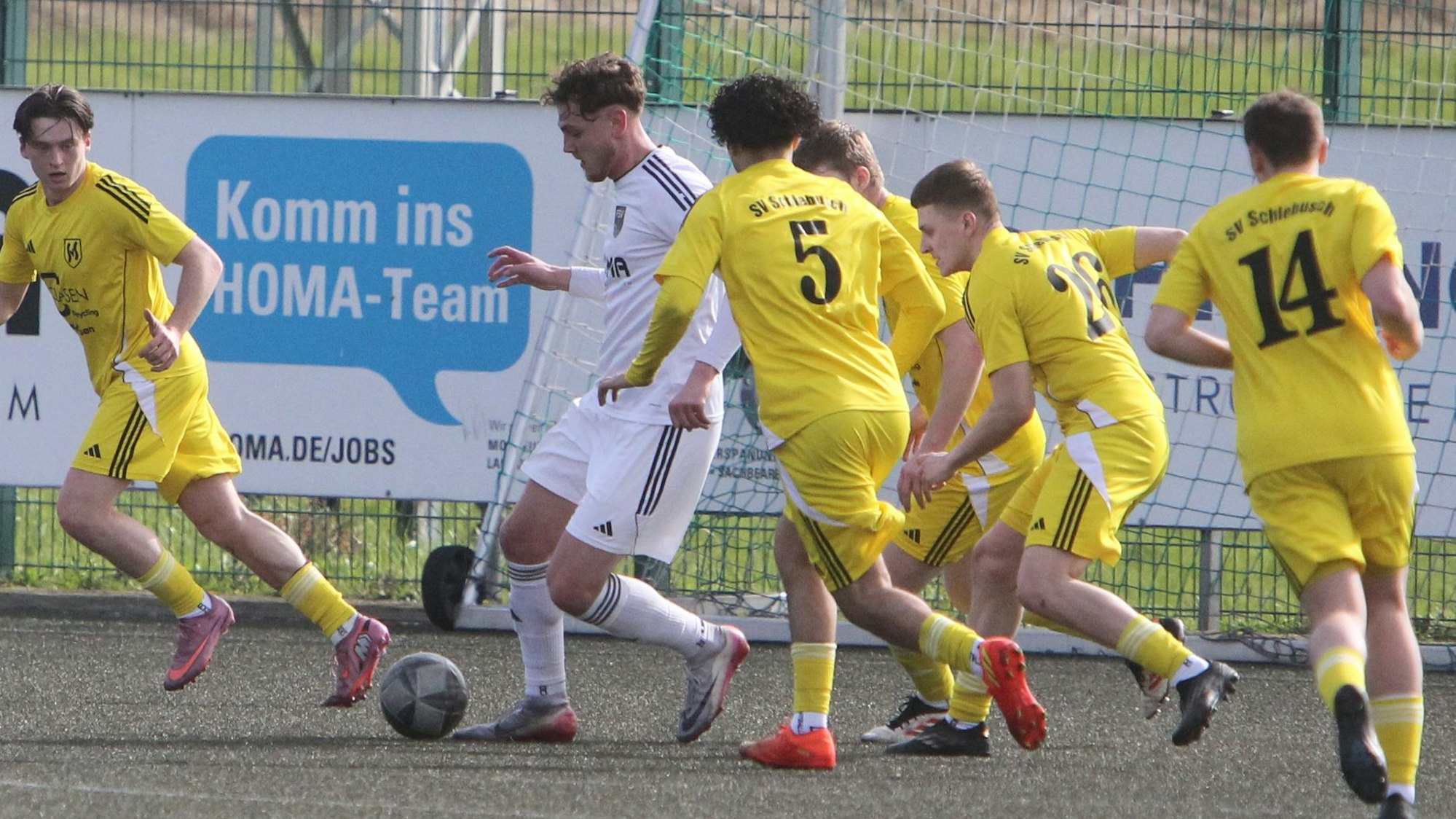 Marc Schneider (am Ball)