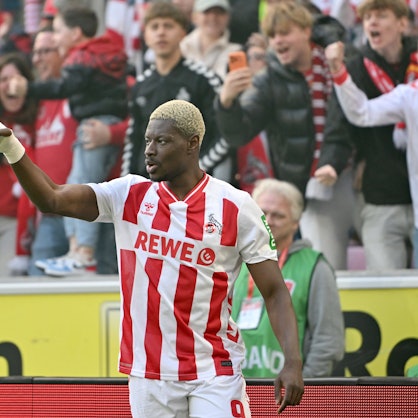 Ragnar Ache jubelt nach einem Tor.