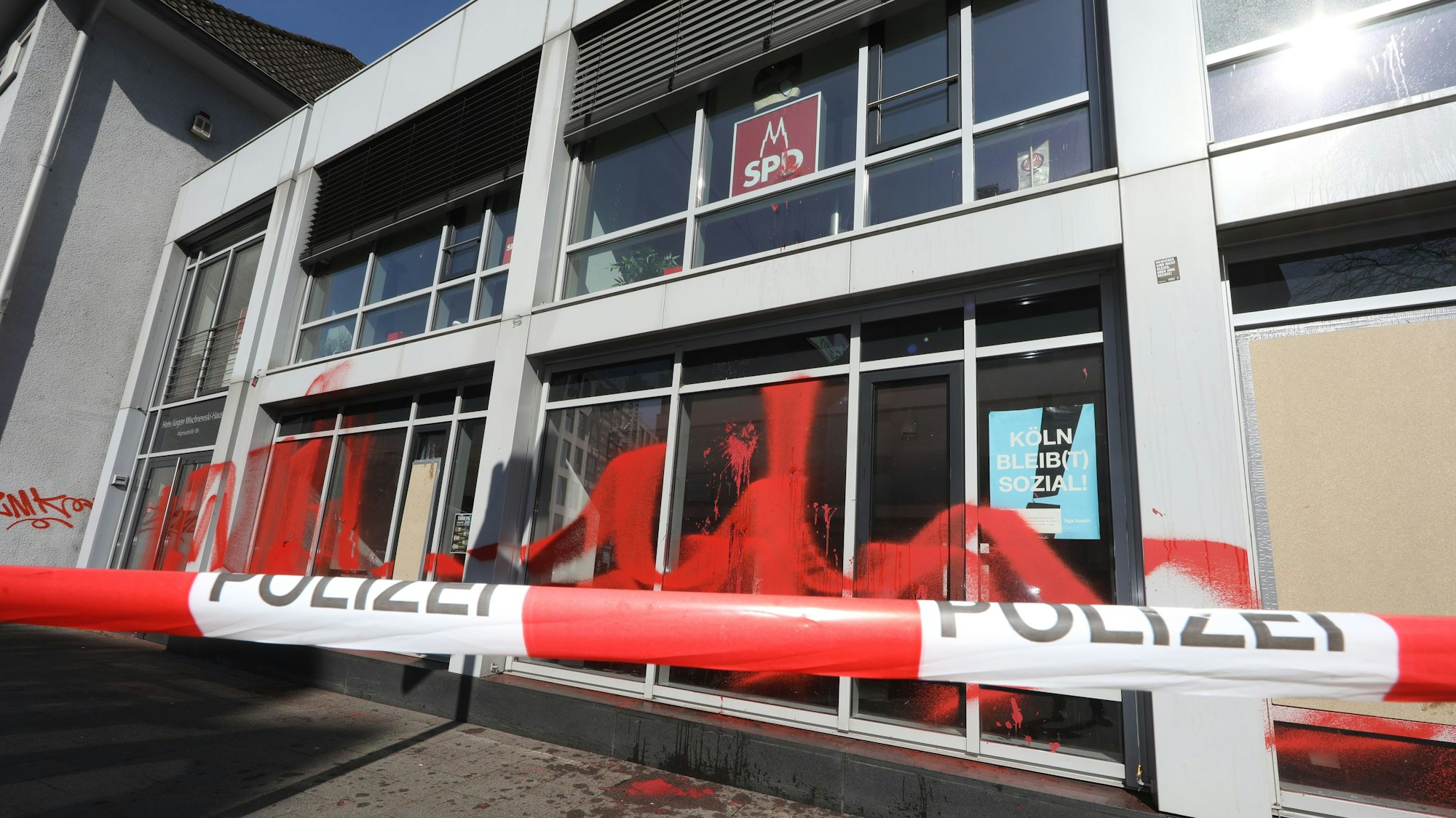 Die Kölner SPD-Parteizentrale wurde im April 2025 mit Farbe beschmiert. (Archivbild)