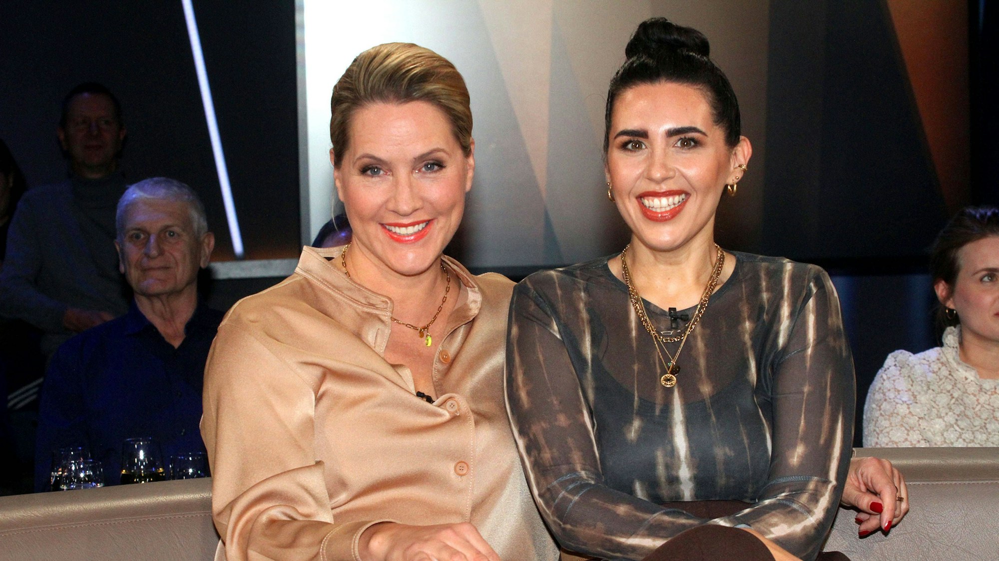 Judith Rakers und Ariana Baborie zu Gast bei der „NDR Talk Show“.