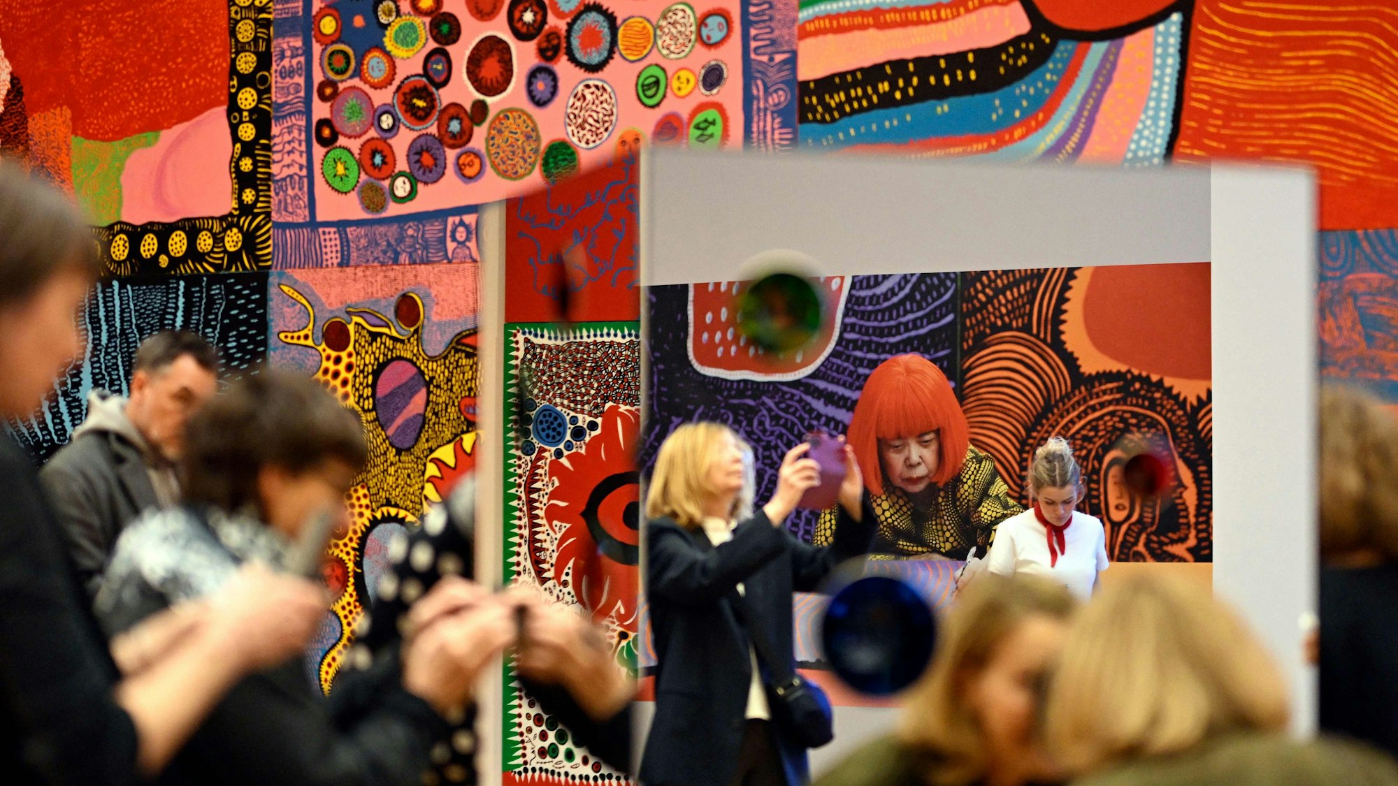 Die Kusama-Ausstellung im Museum Ludwig legt einen rekordverdächtigen Start hin: 50.000 Besucher in etwas mehr als zwei Wochen.