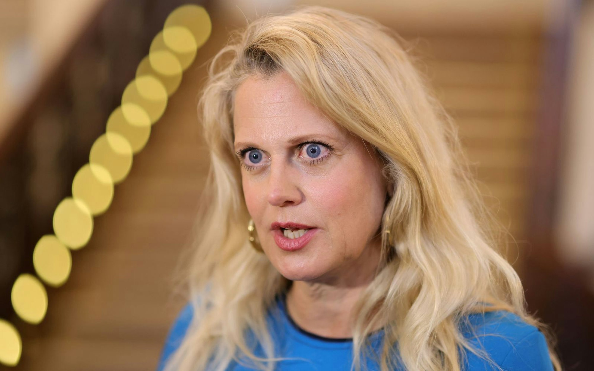 Barbara Schöneberger hat schon durch zahlreiche TV-Formate geführt. Als Moderatorin für das SAT.1-“Frühstücksfernsehen“ wurde sie allerdings abgelehnt. (Bild: 2023 Getty Images/Andreas Rentz)