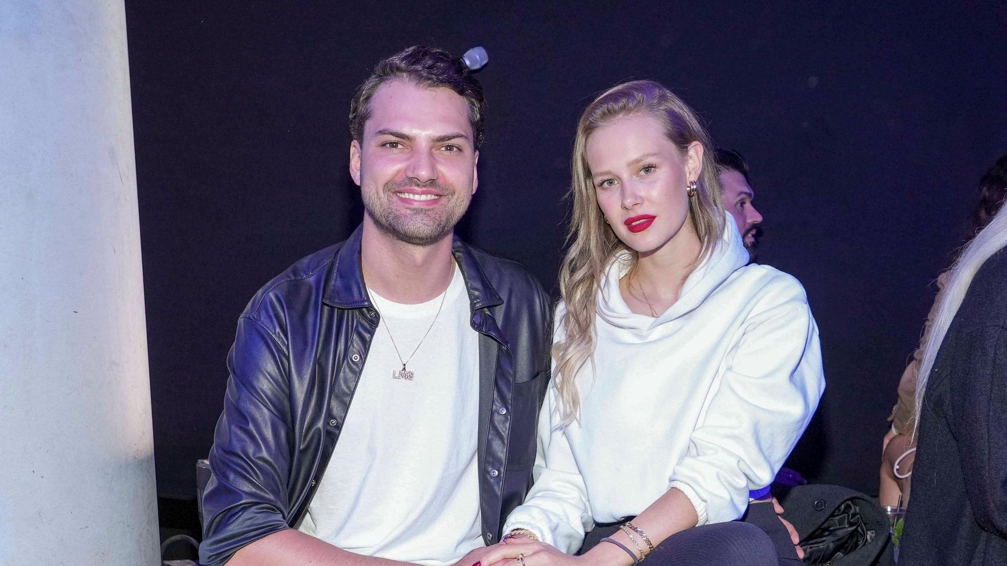 Jimi Blue Ochsenknecht und Laura Marie Geissler posieren.