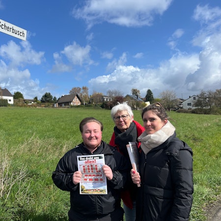 Bürger und Bürgerinnen befürchten eine massive Bebauung eines rund einen Hektar großen Grundstücks, das nach ihrer Ansicht den Dorfcharakter massiv verändern würde.