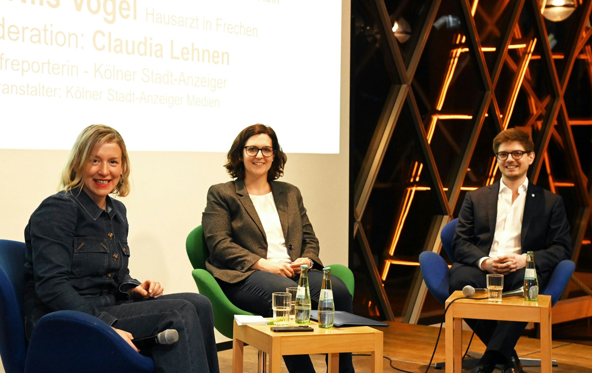 26.03.2026 Köln. Medizintalk zum Thema Gürtelrose im Domforum mit Beate Müller und Nils Vogel. Moderation Claudia Lehnen. Foto: Alexander Schwaiger