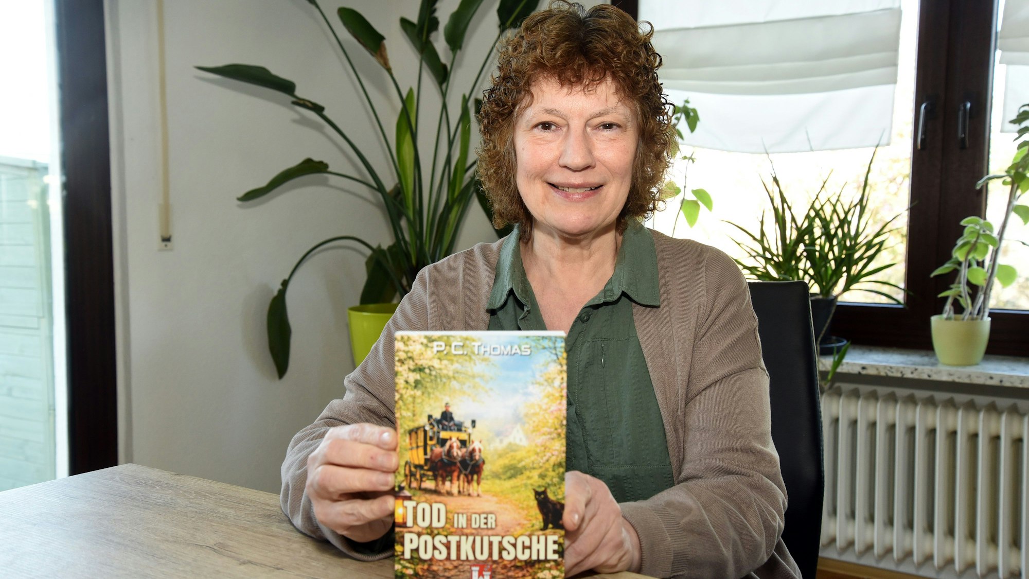 Eine Geschichte aus den 1970er Jahren hat Petra Christine Thomas in den Sommer 2015 verlegt.