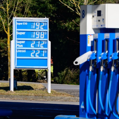 Tankstelle in Frankfurt (Oder): Die Bundesregierung führt neue Regeln für Spritpreise ein.