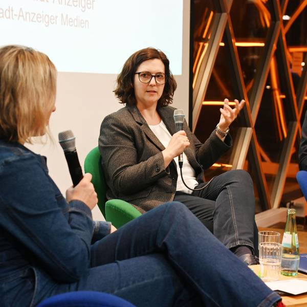 26.03.2026 Köln. Medizintalk zum Thema Gürtelrose im Domforum mit Beate Müller und Nils Vogel. Moderation Claudia Lehnen. Foto: Alexander Schwaiger