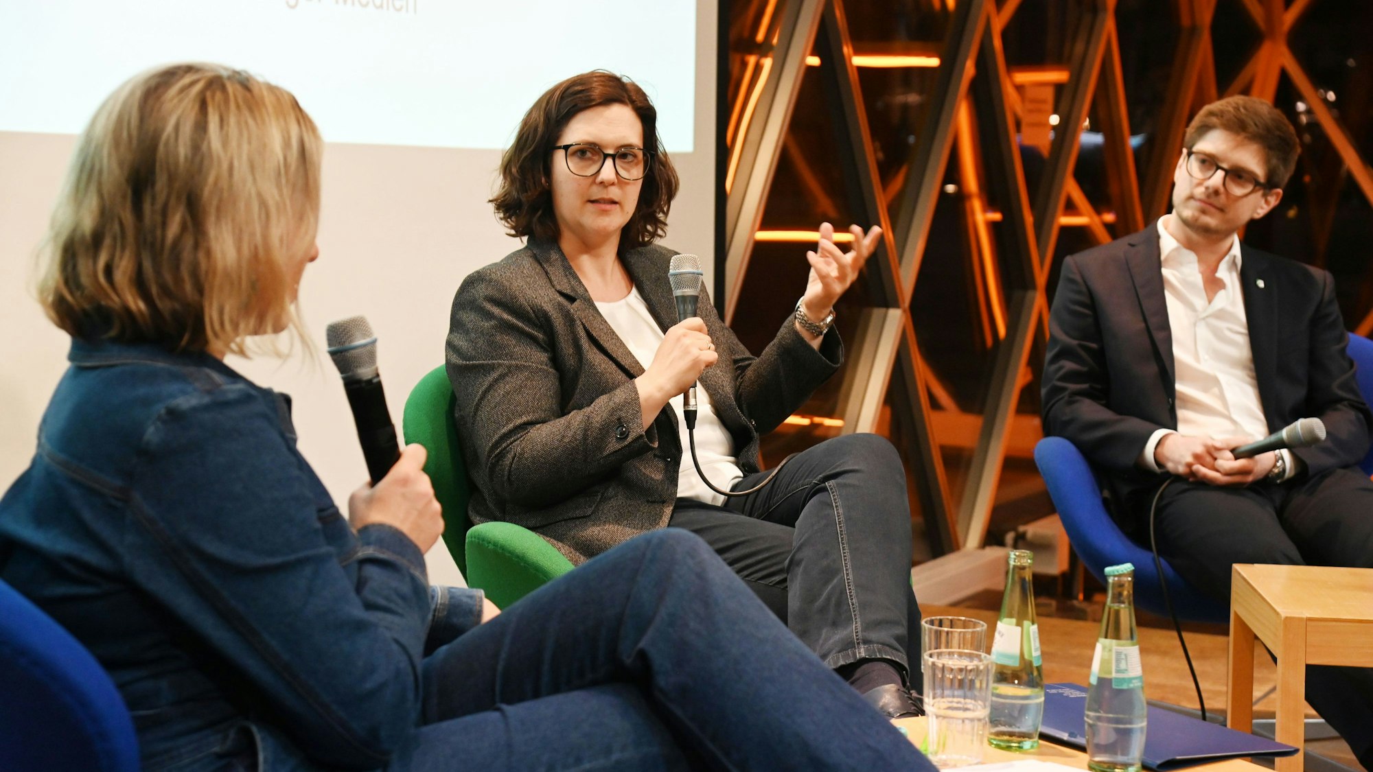 26.03.2026 Köln. Medizintalk zum Thema Gürtelrose im Domforum mit Beate Müller und Nils Vogel. Moderation Claudia Lehnen. Foto: Alexander Schwaiger