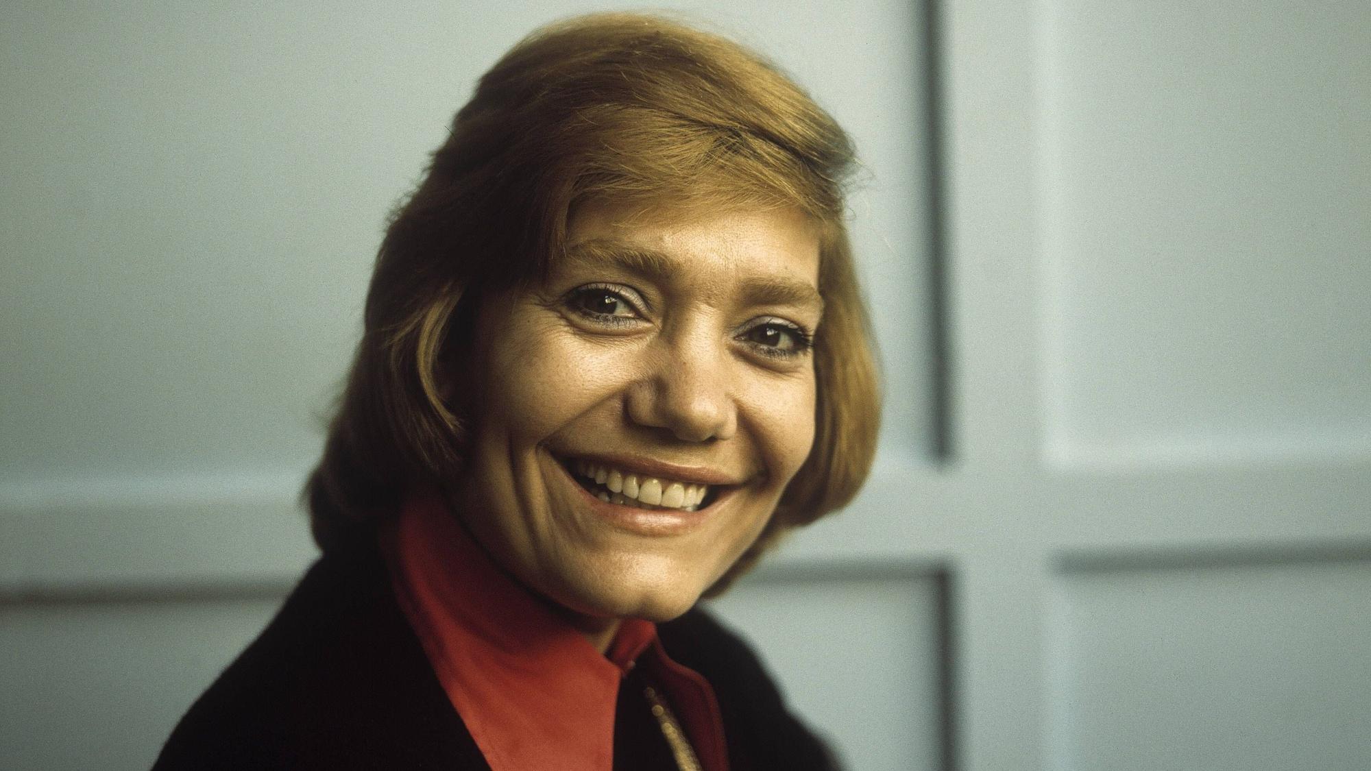 Marinella lacht.