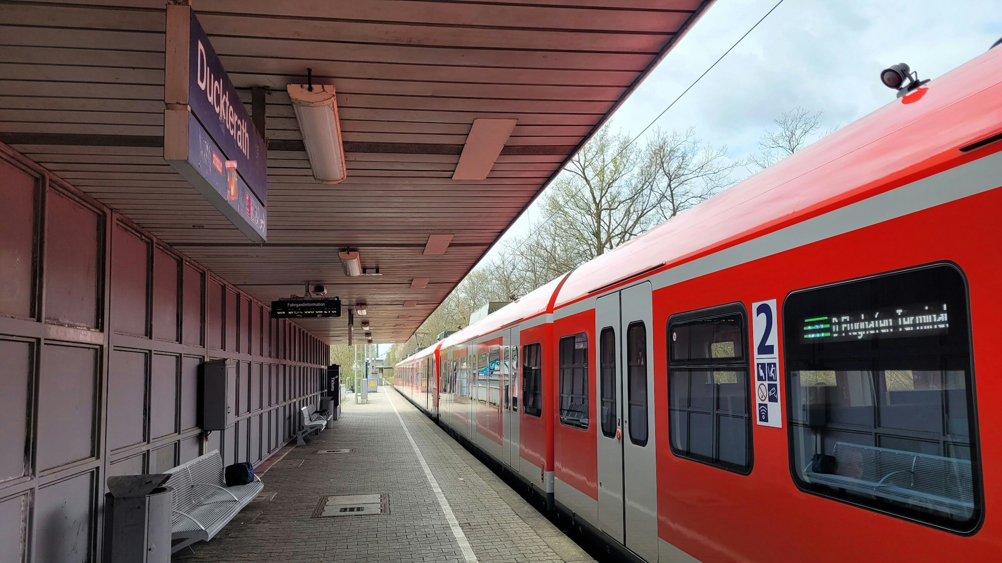 Das Foto zeigt den Bahnhof Duckterath