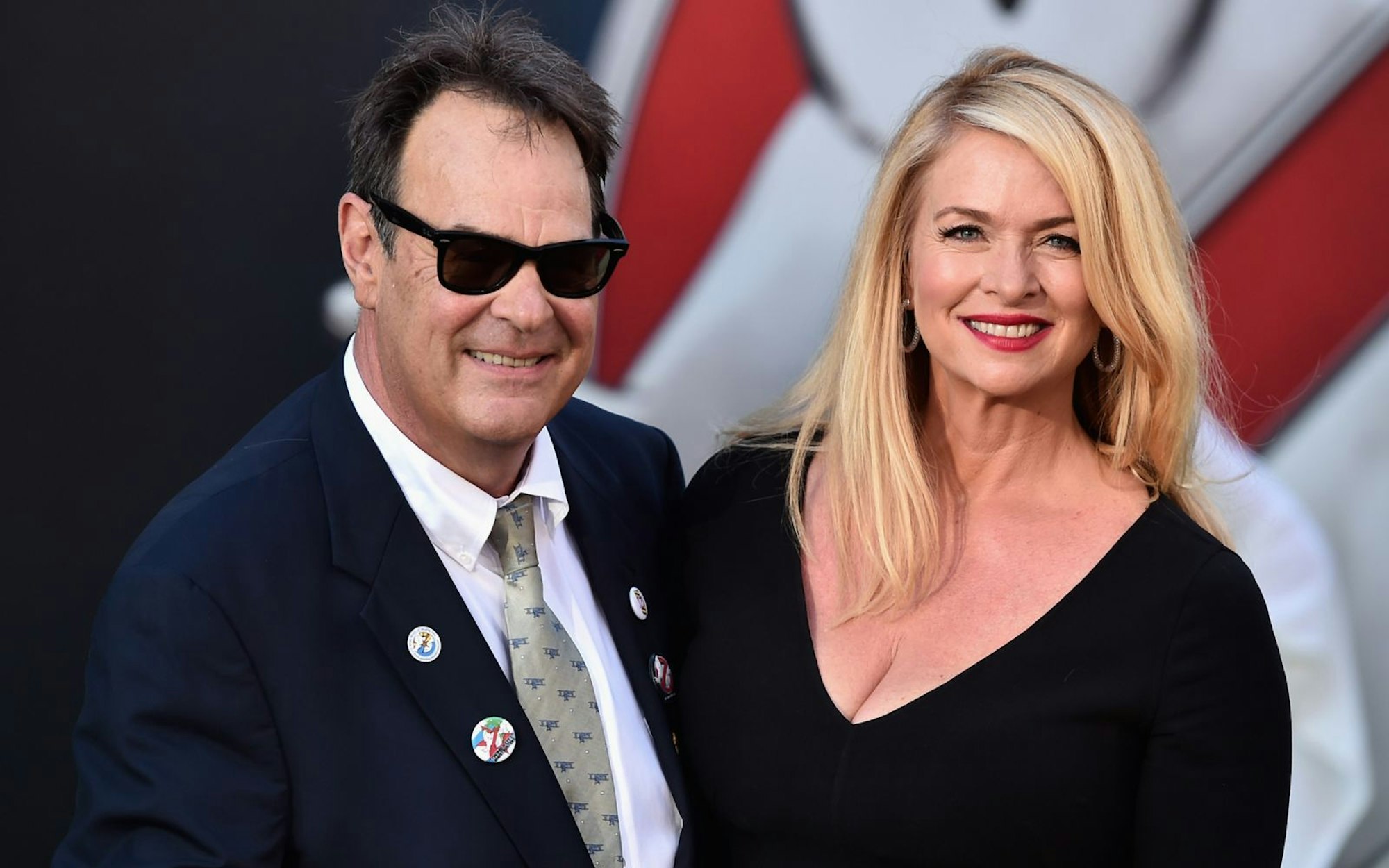 Donna Dixon spielte die - namenlose - Angebetete von Garth: Im wahren Leben heiratete die Schauspielerin 1983 „Ghostbusters“-Star Dan Aykroyd. 2022 gaben sie ihre Trennung bekannt. (Bild: Alberto E. Rodriguez/Getty Images)