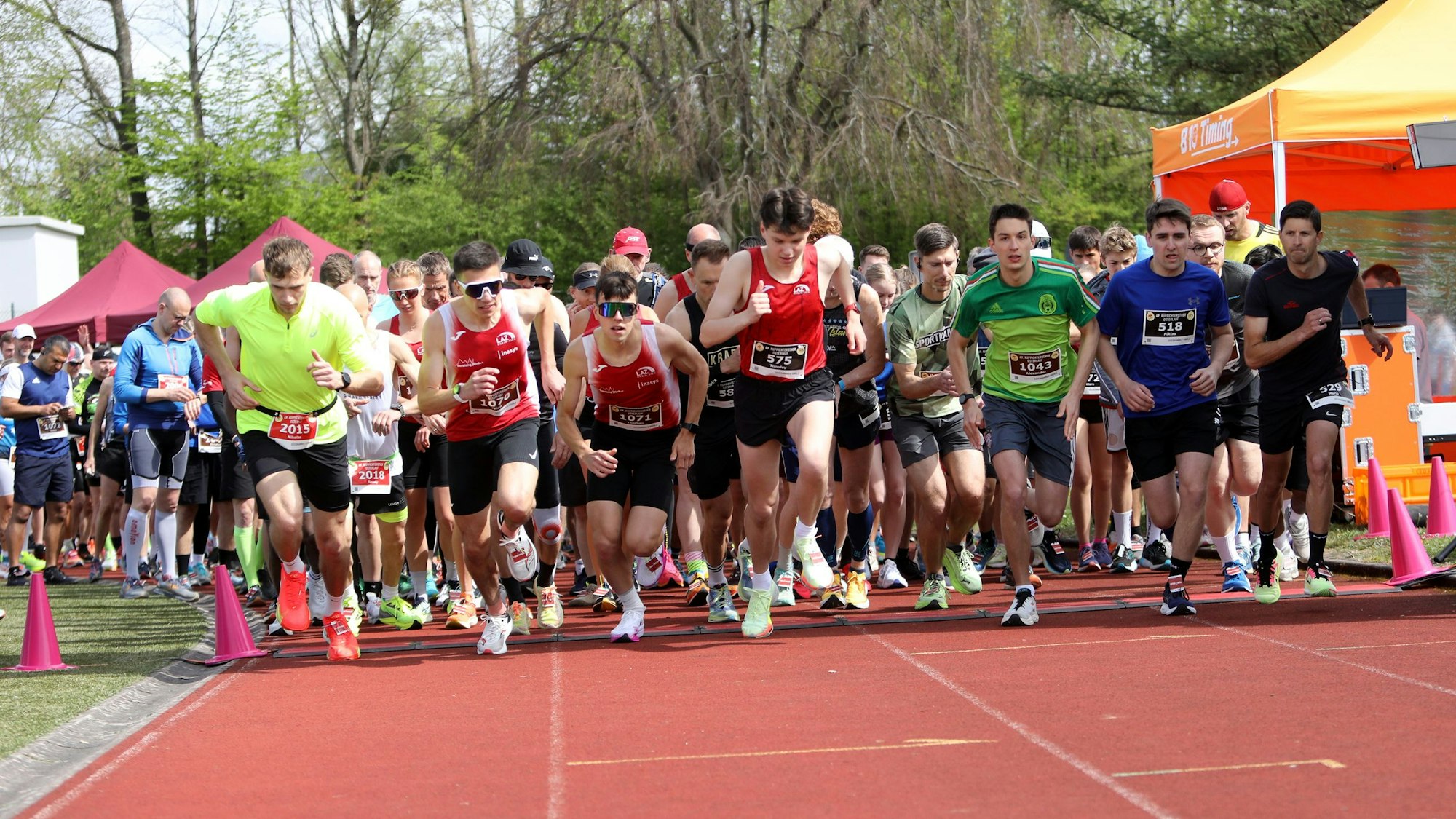 Läufer auf der Rennbahn.