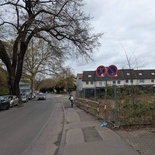 Eine Baubrache an der Manforter Straße