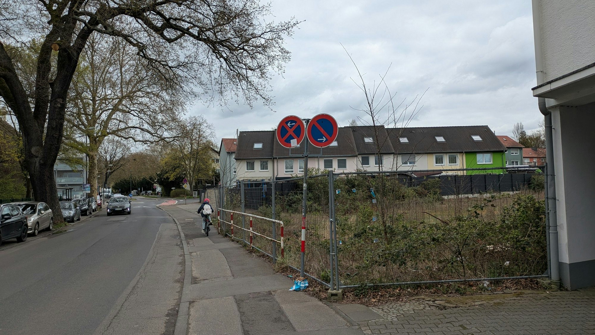 Eine Baubrache an der Manforter Straße