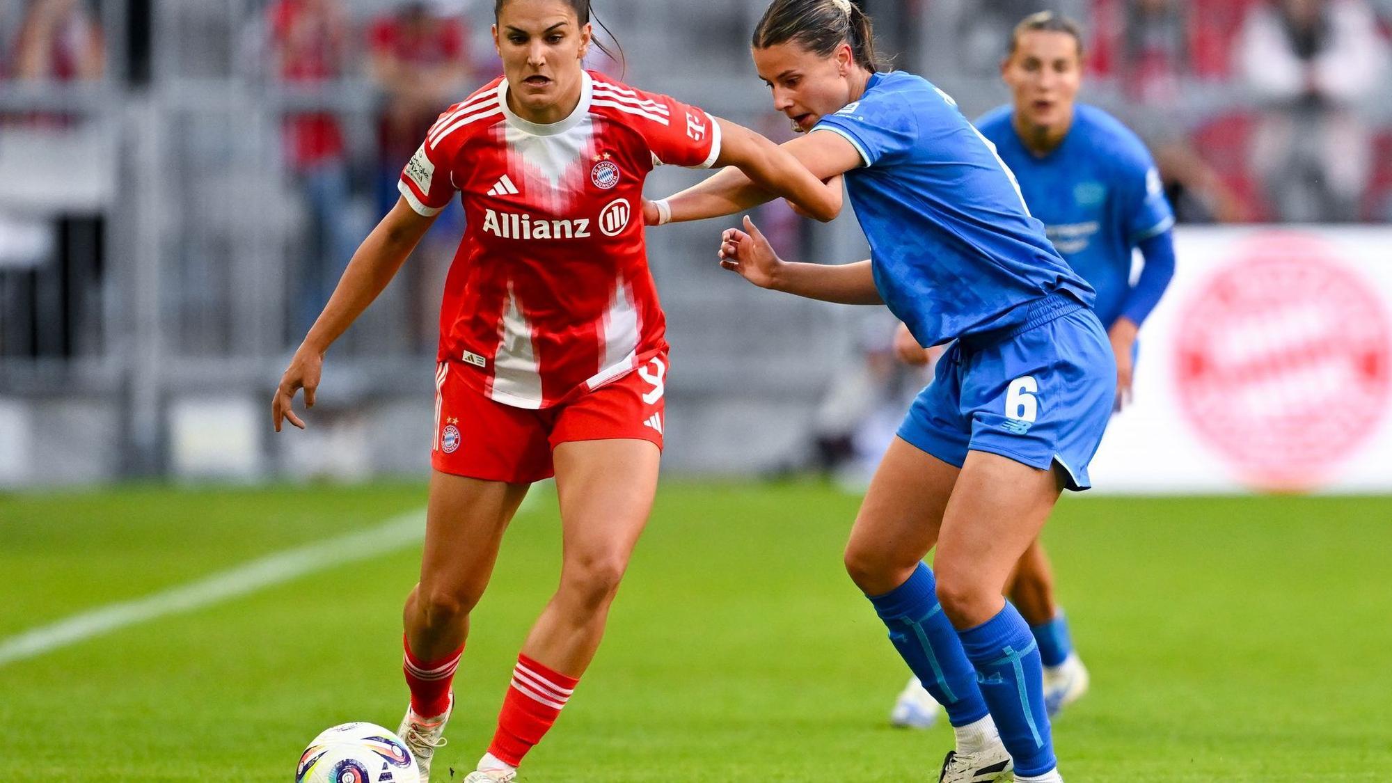 Katharina Piljic (r)