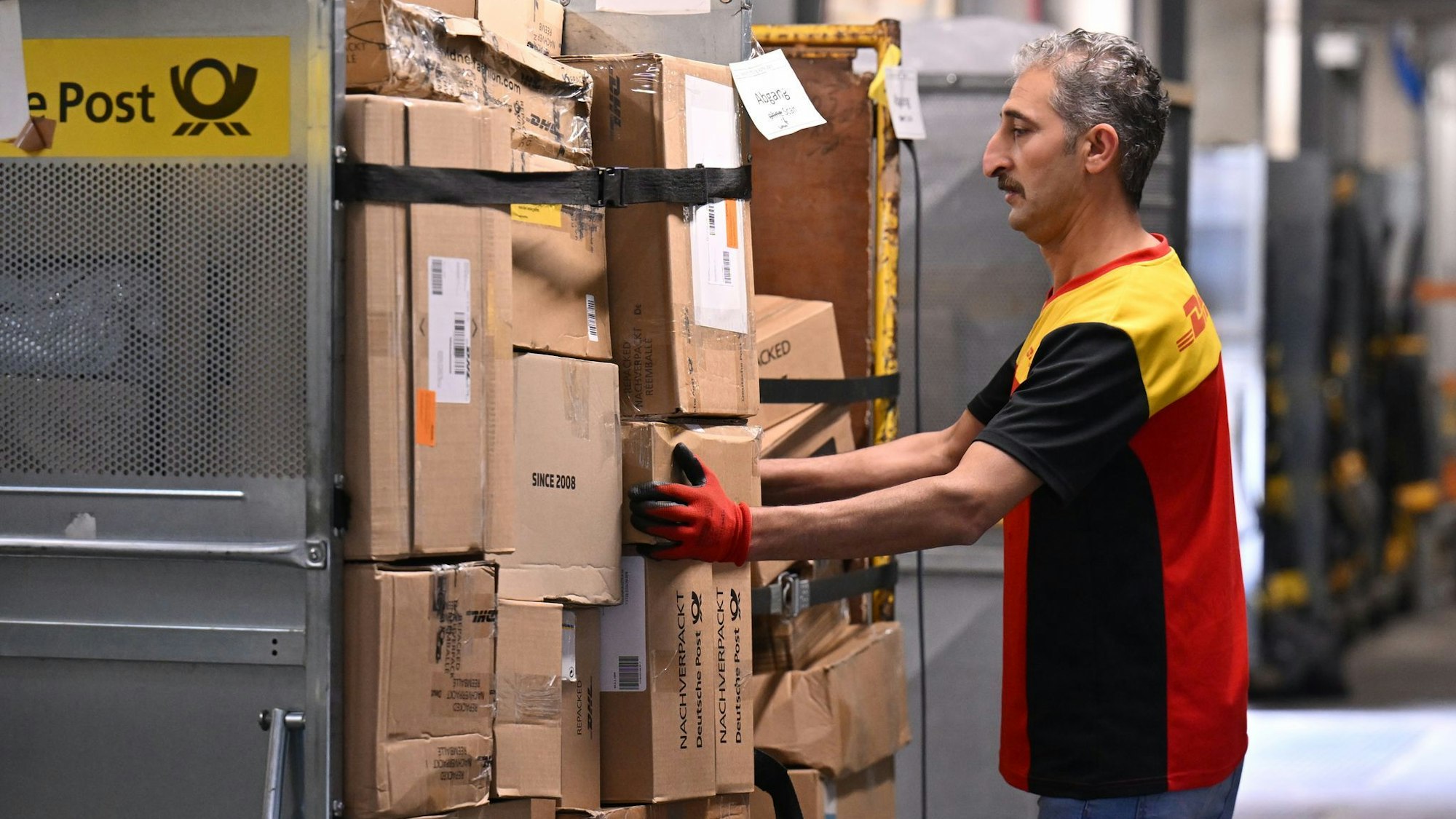Arbeitnehmer aus Syrien bei DHL