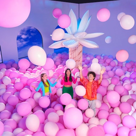 Das schreit nach Selfies: Das Bällebad ist eines von zwölf Stationen in der Ausstellung „Bubble Planet“.