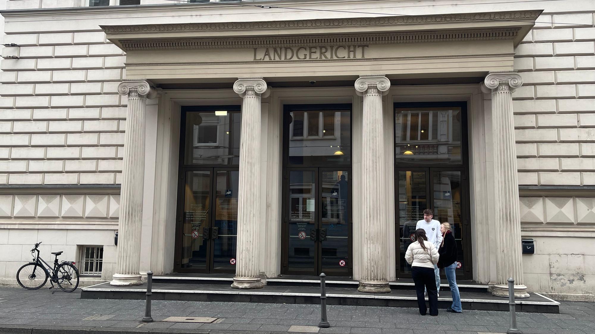 Eingang des Bonner Landgerichts.