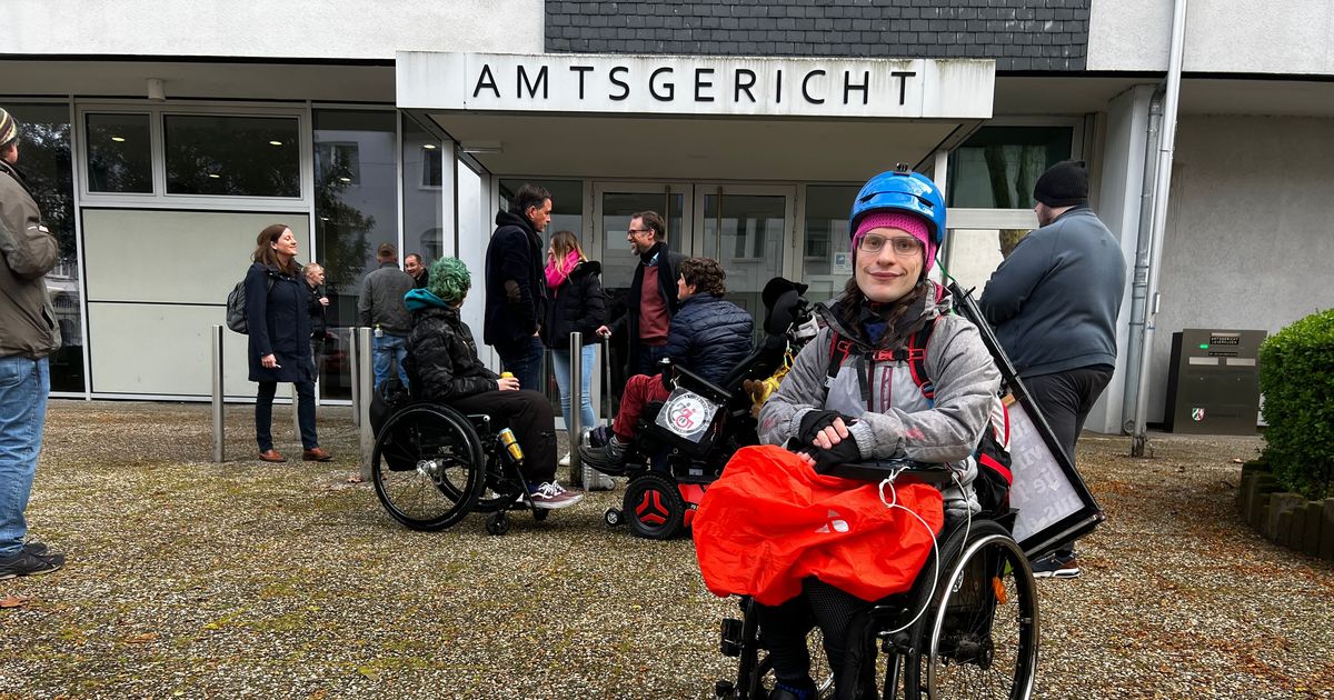 Rollstuhlfahrer aus Bahn geworfen: Prozess in Leverkusen eskaliert – Tumult im Gerichtssaal
