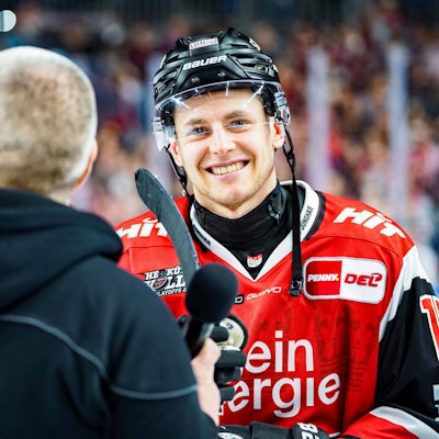 Jan Luca Sennhenn lächelt nach dem Spiel.