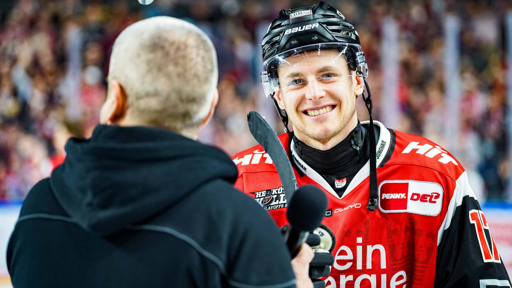 Jan Luca Sennhenn lächelt nach dem Spiel.