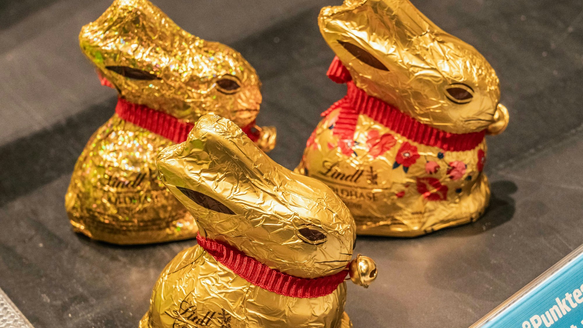 Lindt Goldhasen werden bei Netto deutlich günstiger angeboten.