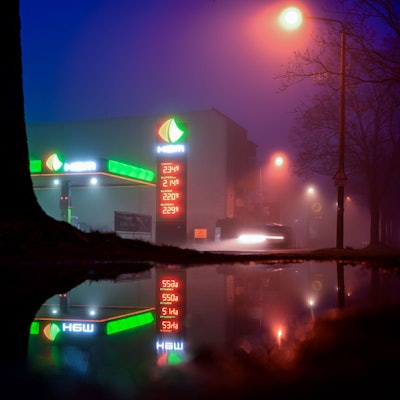 Die Preise für Diesel und Benzin sind an einer Tankstelle zu sehen. Am 1. April tritt die Spritpreisbremse in Kraft - seit heute dürfen Tankstellen nur einmal täglich, um 12.00 Uhr, die Preise erhöhen. Preissenkungen sind jederzeit erlaubt.