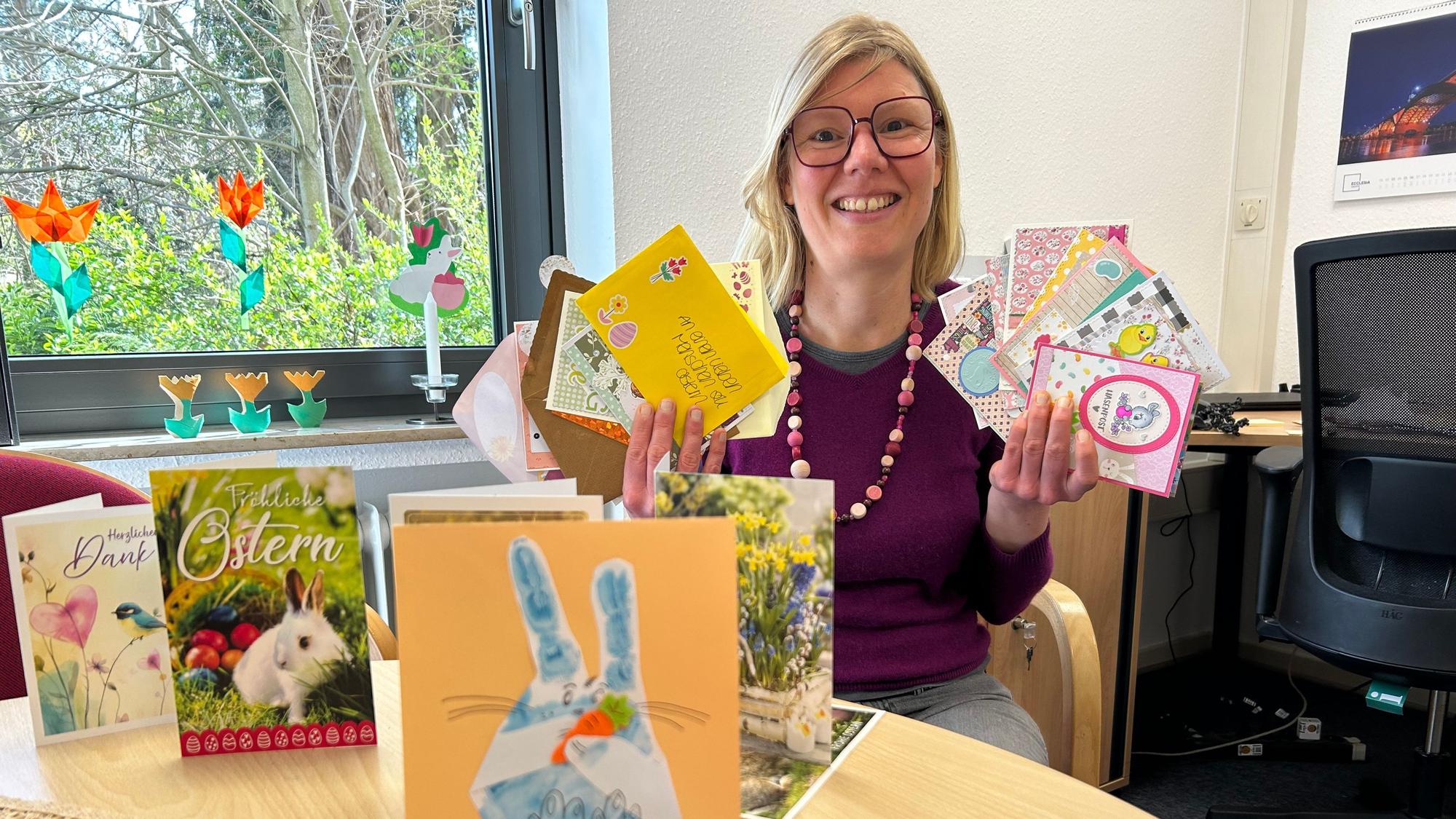 Die Koordinatorin fürs Ehrenamt und Initiatorin der Aktion Esther Henning hat alle Briefe gelesen und sich dafür eingesetzte, dass sie pünktlich vor Ostern verteilt wurden.