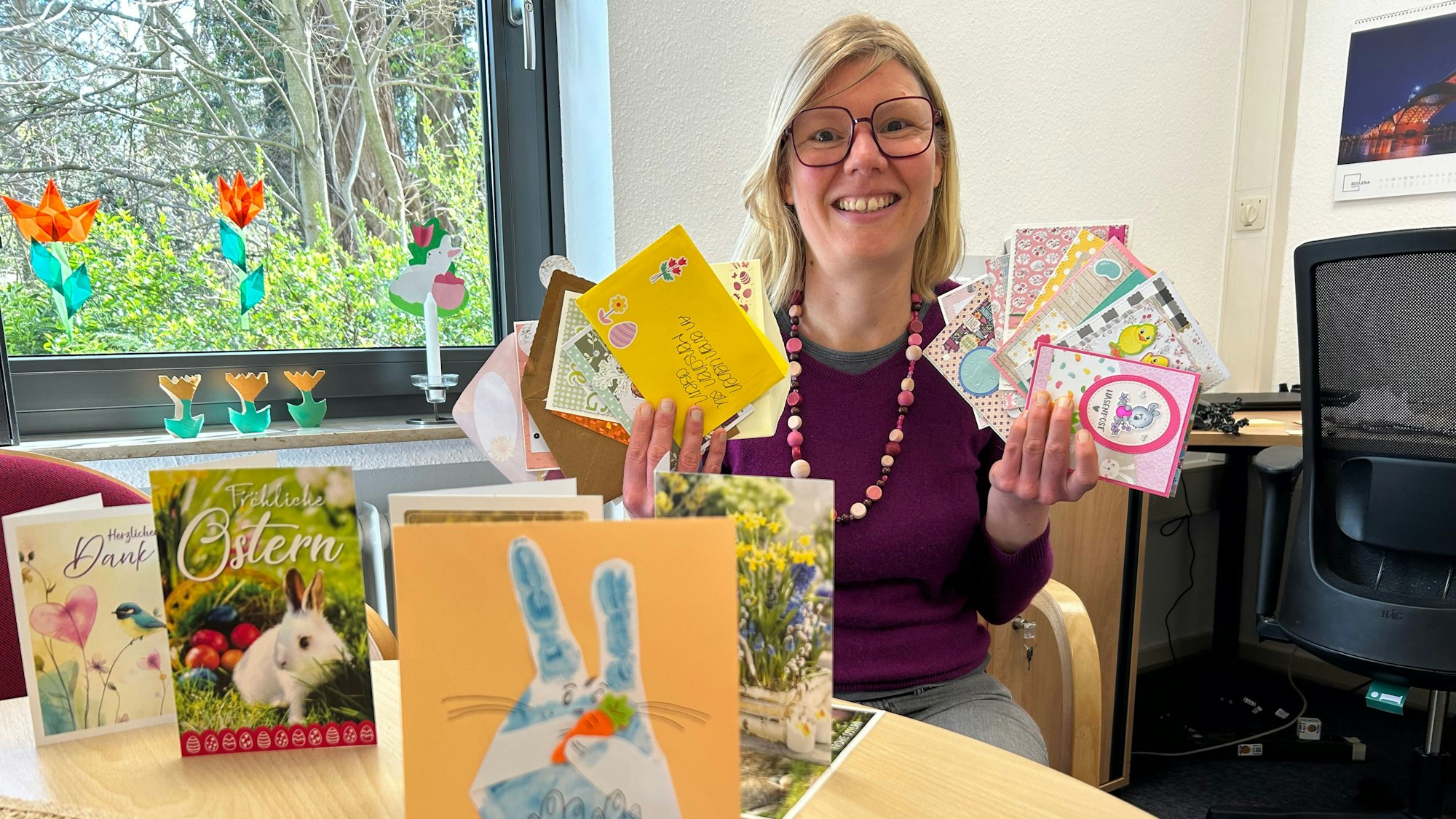 Die Koordinatorin fürs Ehrenamt und Initiatorin der Aktion Esther Henning hat alle Briefe gelesen und sich dafür eingesetzte, dass sie pünktlich vor Ostern verteilt wurden.