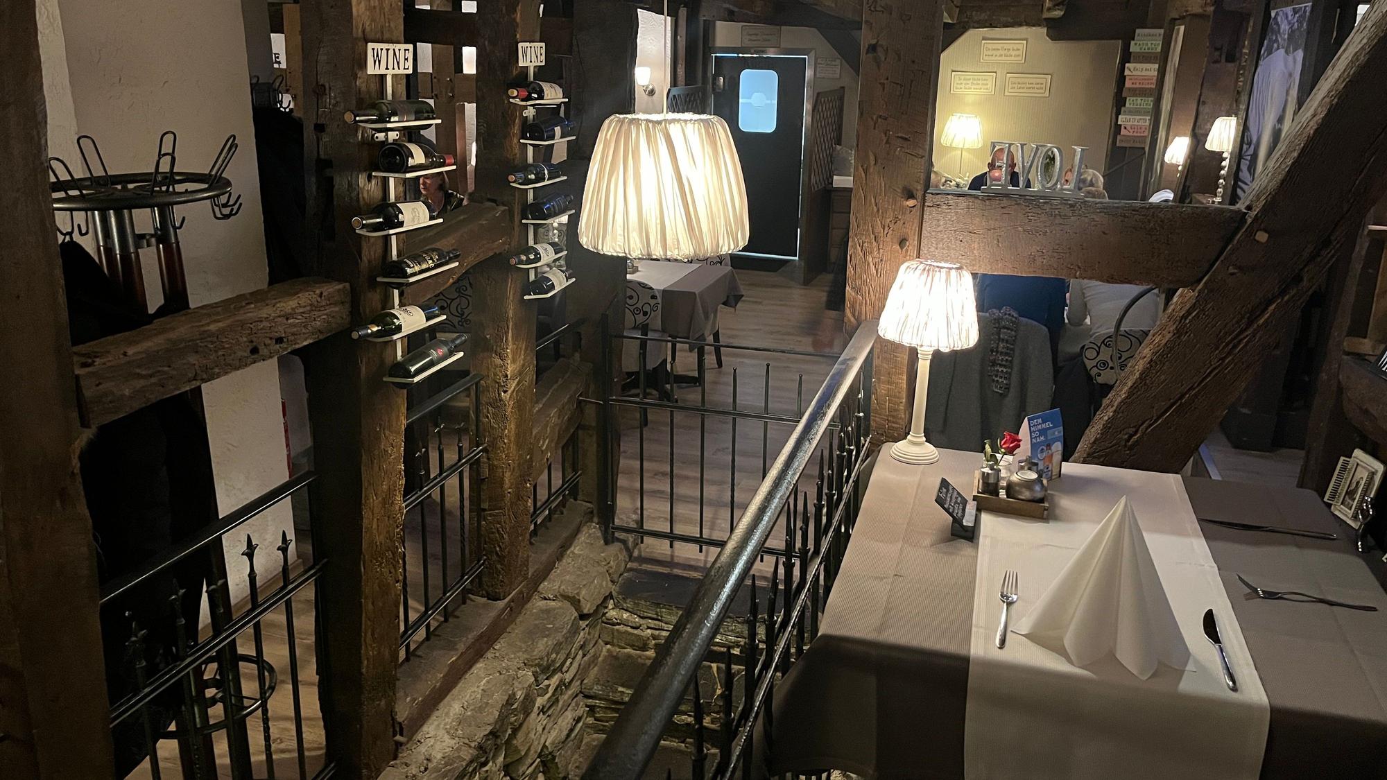 Das Driegiebelhaus in Hennef bietet gehobene und kreative kroatische Küche im historischen Ambiente an.