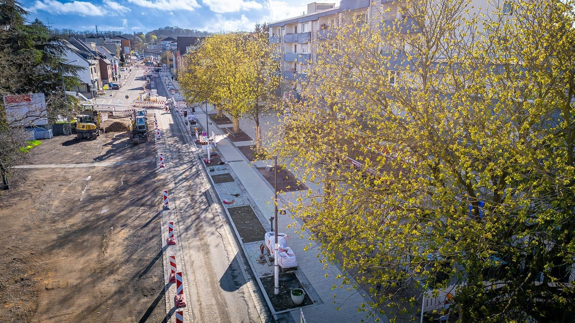 Das Foto zeigt eine Luftaufnahme vom Baufortschritt auf der Luxemburger Straße in Hermülheim.