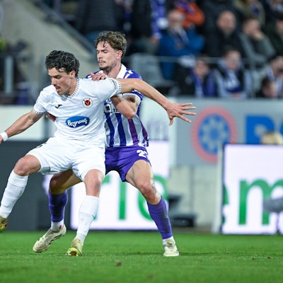 3. Liga - 25/26 - VfL Osnabrück - Viktoria Köln am 03.03.2026 an der Bremer Brücke in Osnabrück Leonhard Münst / Muenst Koeln im Zweikampf gegen Robin Fabinski Osnabrueck *** 3 Liga 25 26 VfL Osnabrück Viktoria Köln on 03 03 2026 at Bremer Brücke in Osnabrück Leonhard Münst Muenst Koeln in a duel against Robin Fabinski Osnabrueck MT