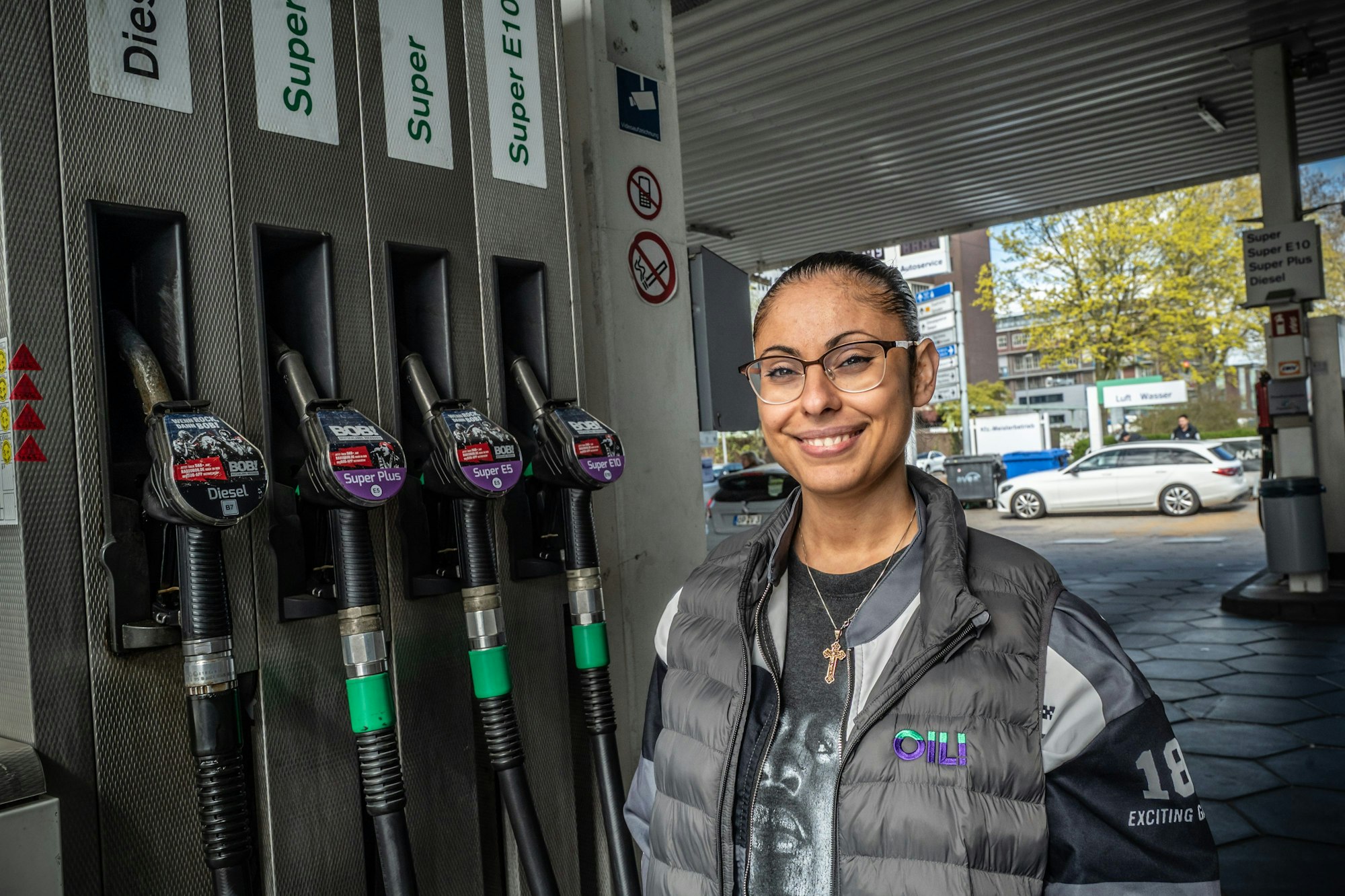 OIL!-Tankstellen-Inhaberin Milena Güleryüz, Leverkusen, FFriedrich-Ebert-Straße 261 an der B8 gegenüber Chempark. Bild: Ralf Krieger