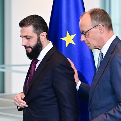 Bundeskanzler Friedrich Merz (CDU, r.) und Ahmed al-Scharaa, Präsident der syrischen Übergangsregierung, am 30. März in Berlin