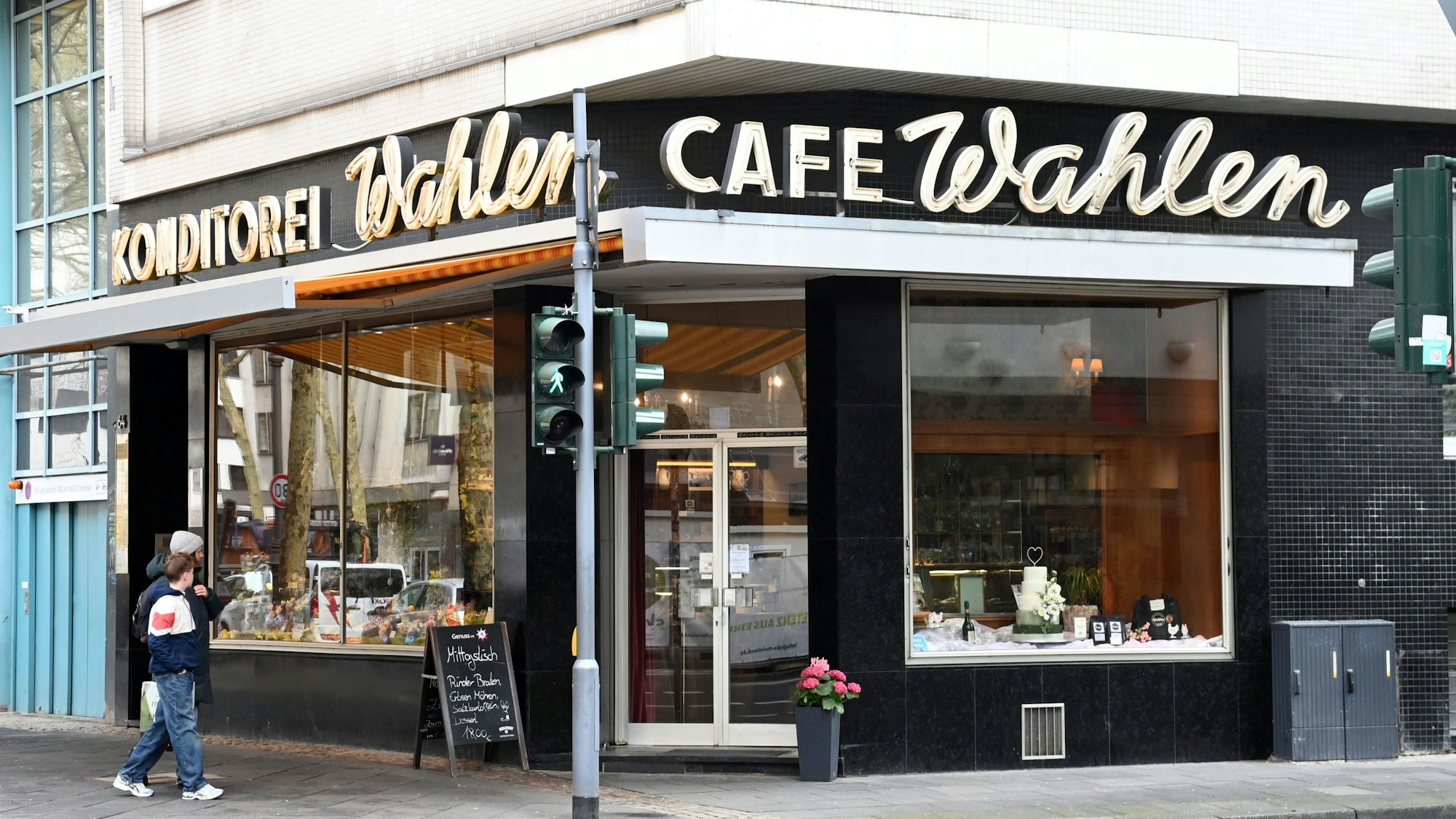 Ikonischer Schriftzug am Hohenstaufenring in der Kölner City