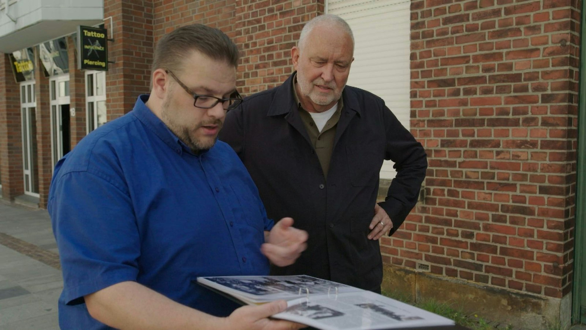 Auf Spurensuche in Rheine: Historiker André Schaper (links) und Andreas Bönte. (Bild: BR)