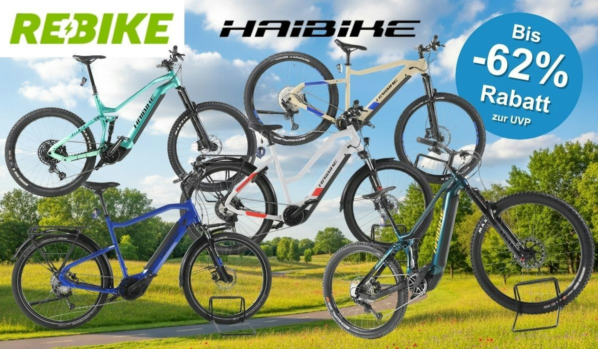 Mehrere refurbished Haibike E-Bikes verschiedener Modelle und Farben vor einer sonnigen Parklandschaft mit Fahrradweg. Im Bild zu sehen sind die Logos von Rebike und Haibike sowie ein blauer Button mit der Aufschrift „Bis -62 % Rabatt zur UVP".