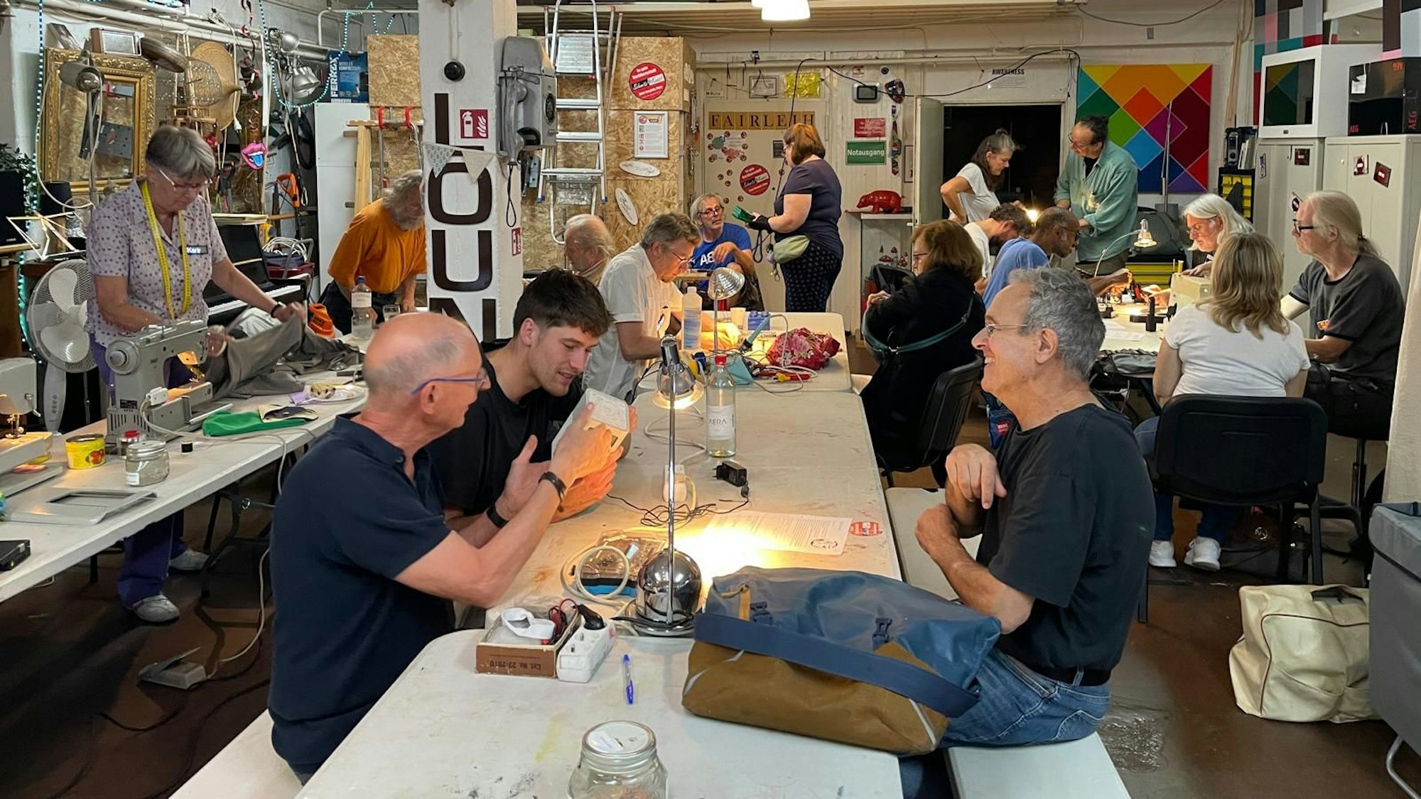 Das Repaircafe im Schmitzundkunzt zeigt, wie Nachhaltigkeit und Nachbarschaftshilfe verbunden werden kann.