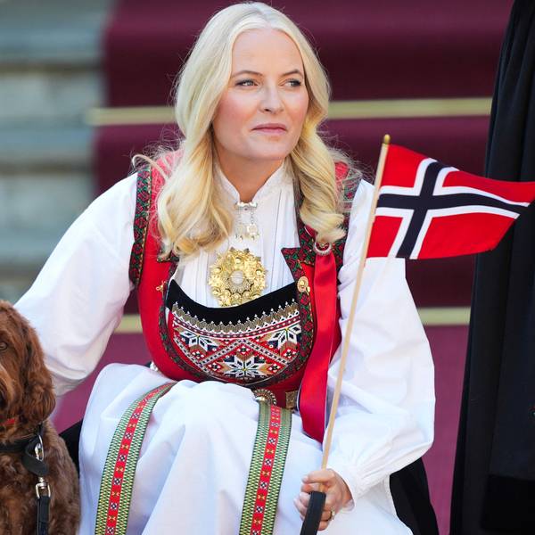 Mette-Marit mit Hund.