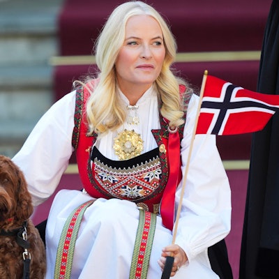 Mette-Marit mit Hund.