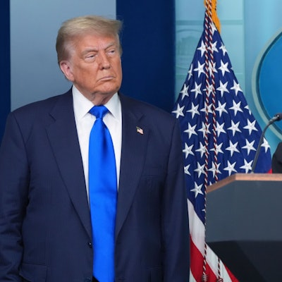 US-Justizministerin Pam Bondi (r.) mit Präsident Donald Trump (Archivbild vom Juni 2025)