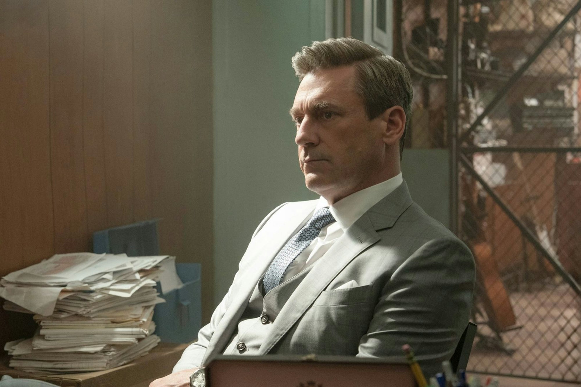 Coop (Jon Hamm) zweifelt immer häufiger am Sinn seines Lebens unter all den reichen Nachbarn. (Bild: Apple TV / Jon Pack)