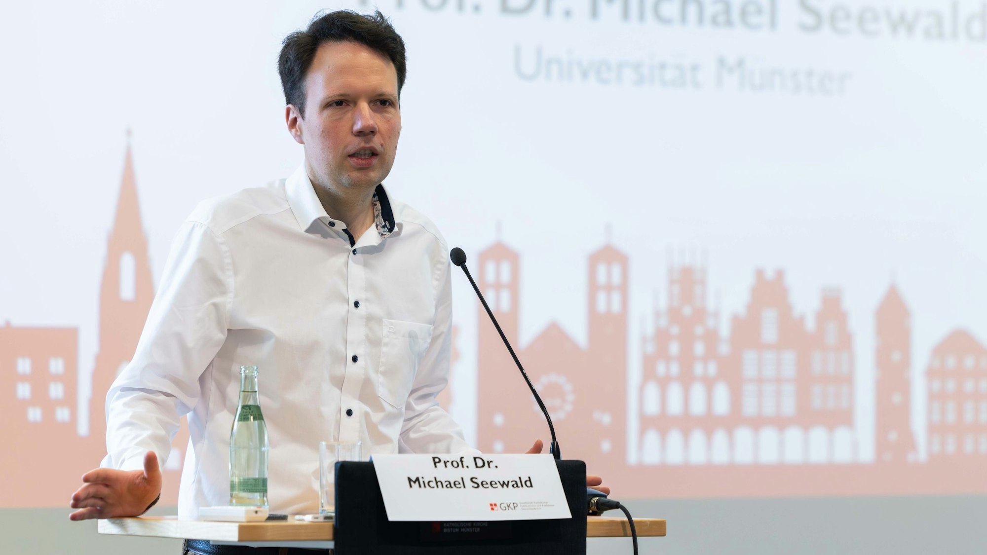Professor Dr. Michael Seewald referiert in Münster