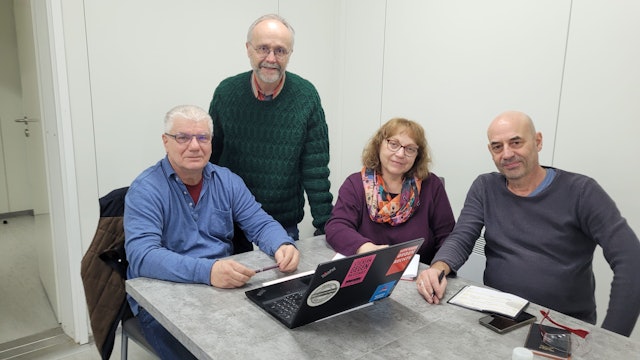 Das Foto zeigt Ehrenamtler vom Fluchtpunkt Kürten